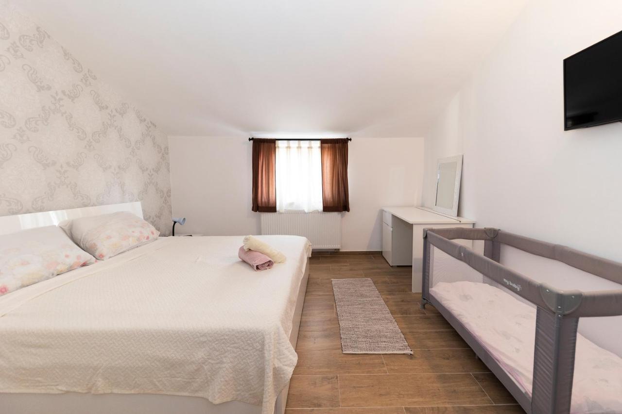 Apartman Lana Biograd Na Moru Buitenkant foto
