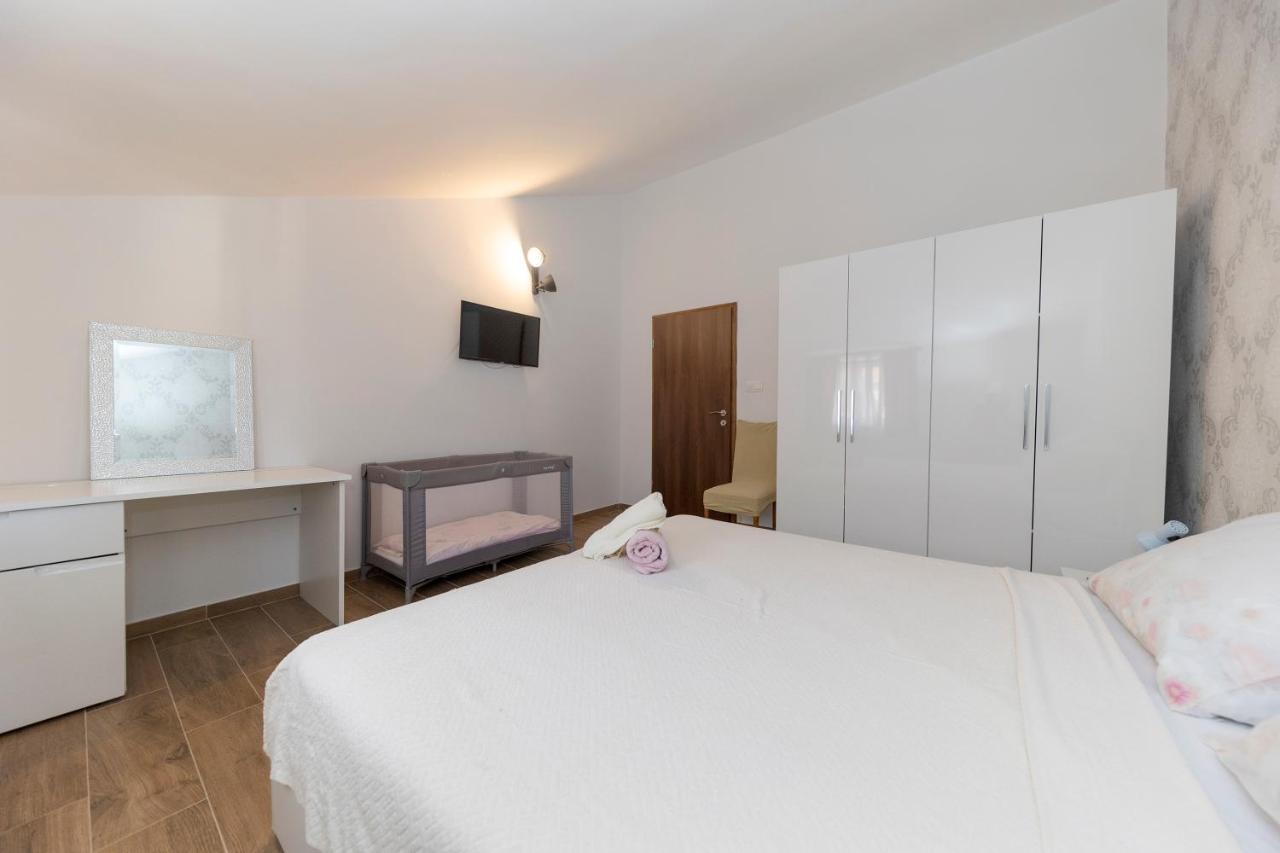 Apartman Lana Biograd Na Moru Buitenkant foto